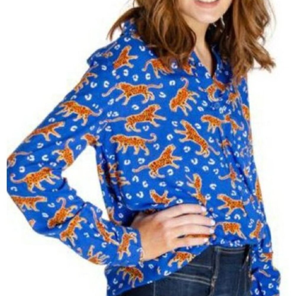 Beach Lunch Lounge. Blue Leopard Button-Down. Size M.